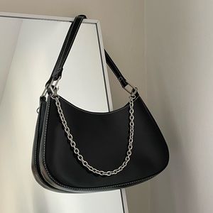 Shoulder Bag in Black with a chain. Urban Outfitters. Condition 4/5.